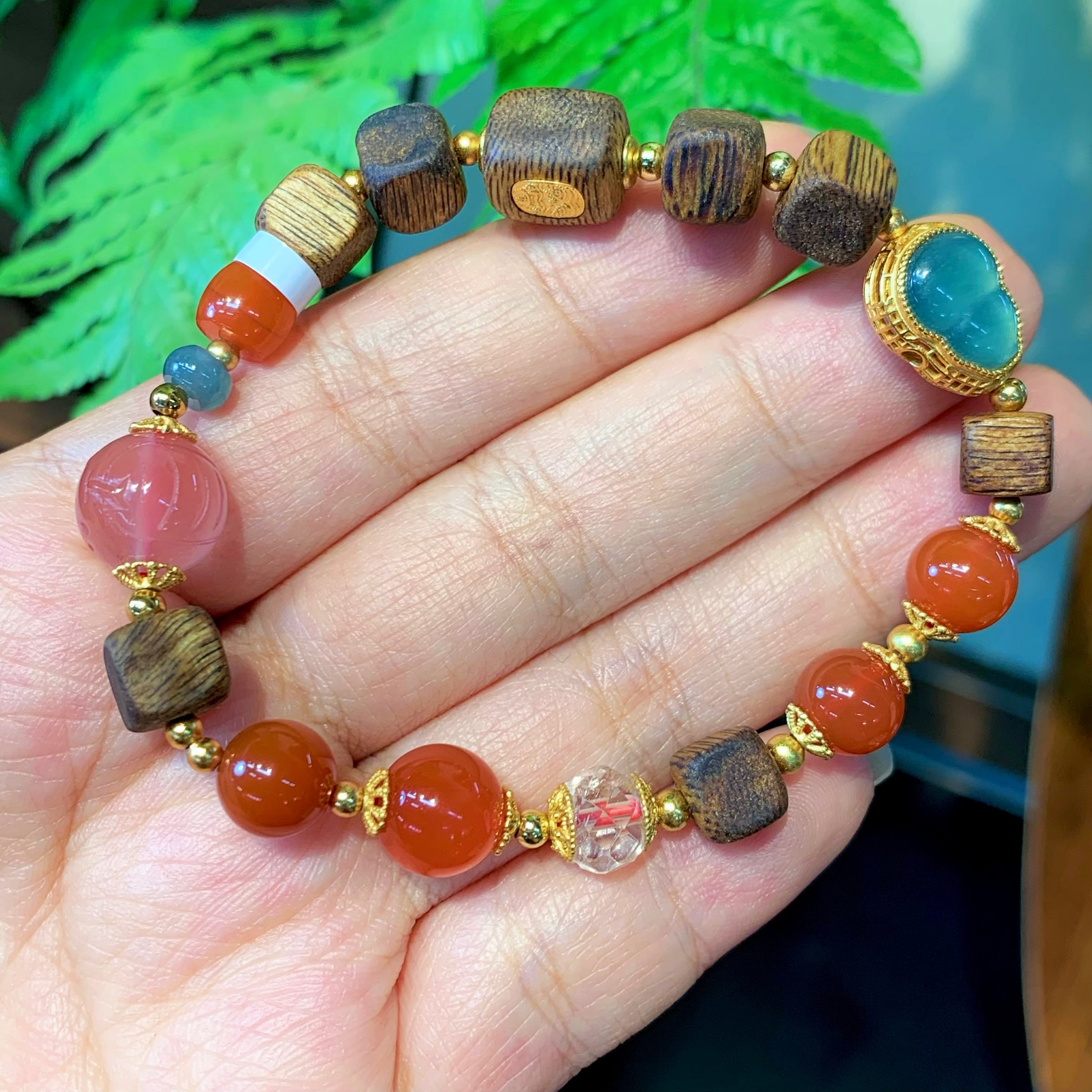 Mixed-Stone Nanhong Red Agate Charm Bracelet product detail photo