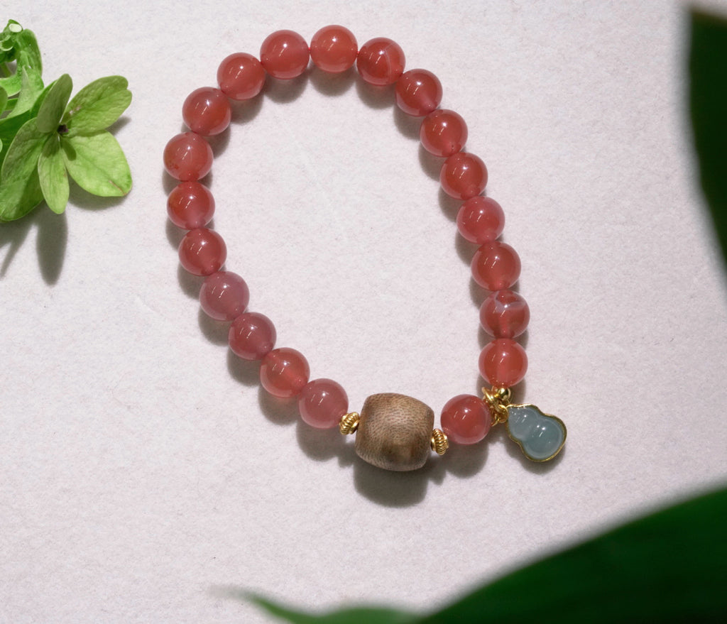 Nanhong Red Agate Bracelet with Wood Bead Accent product detail photo
