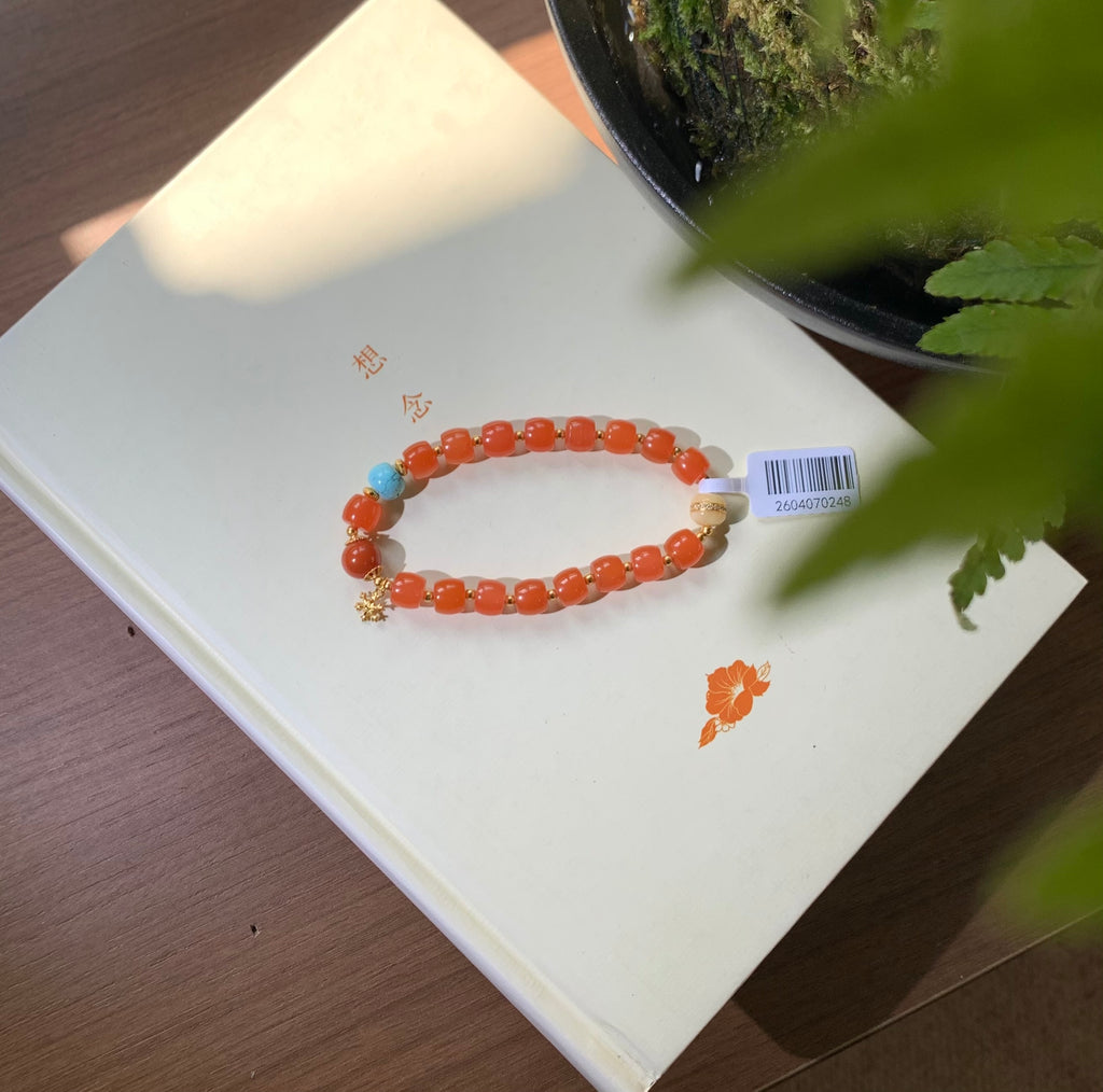 Gold Charm Nanhong Red Agate Bracelet product detail photo